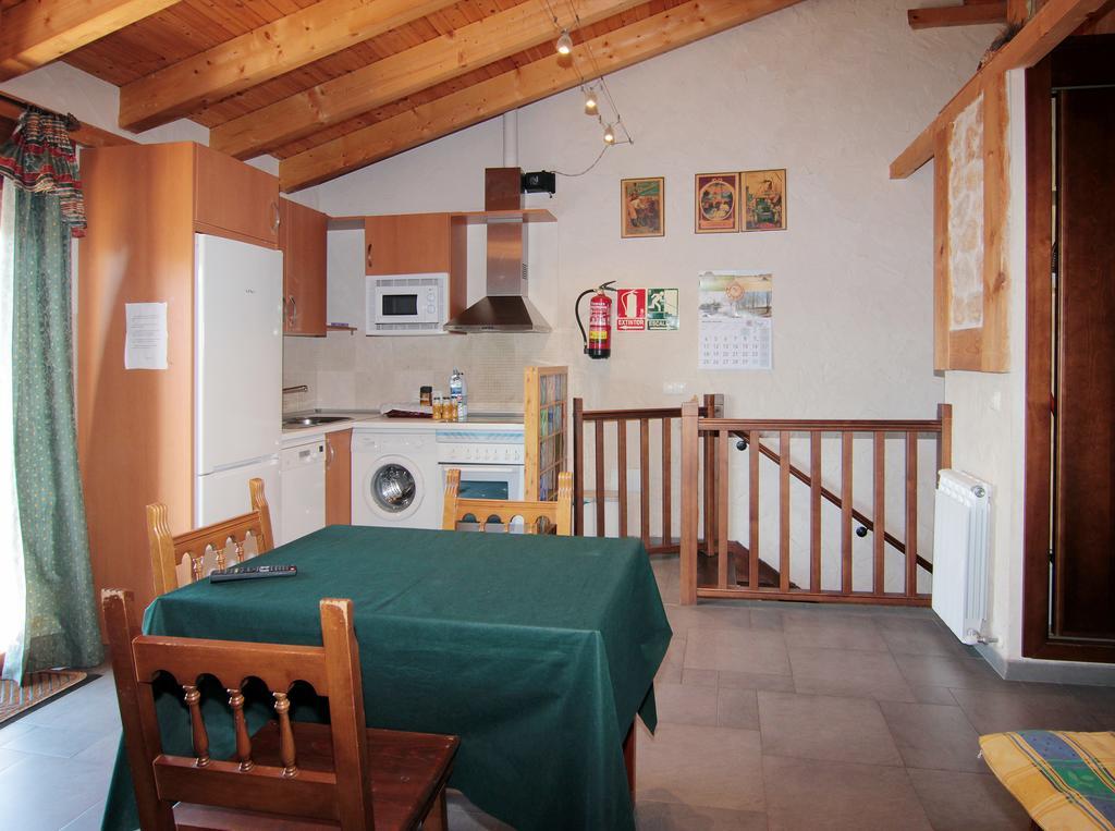 Apartamentos Turísticos los Abuelos Montemayor de Pililla Exterior foto